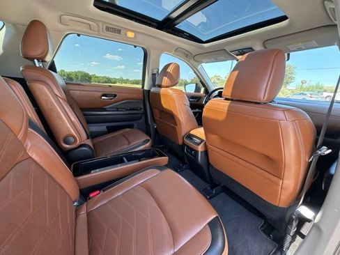 Used 2023 Nissan Pathfinder Platinum AWD/4WD image 10