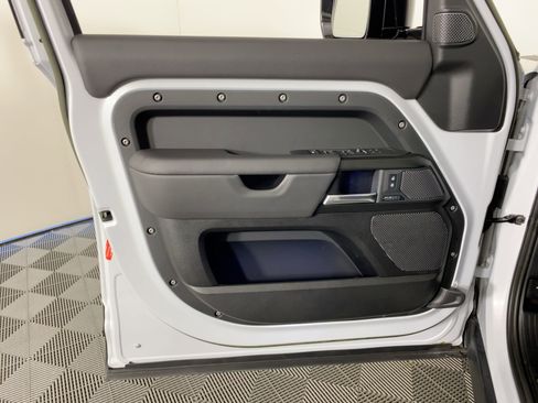 Used 2023 Land Rover Defender 110 V8 image 20