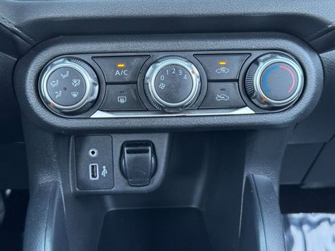 Used 2020 Nissan Versa S image 24