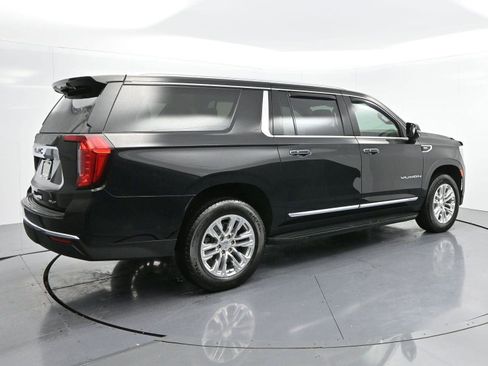Used 2024 GMC Yukon XL SLT w/ SLT Luxury Package image 7
