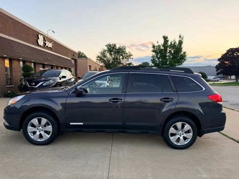 Used 2012 Subaru Outback 3.6R Limited w/ Moonroof Pkg AWD/4WD image 6