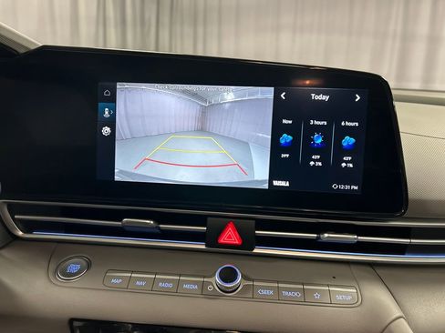 Used 2025 Hyundai Elantra SEL image 16