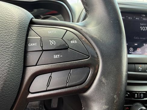 Used 2019 Jeep Cherokee Trailhawk w/ Comfort/Convenience Group AWD/4WD image 18