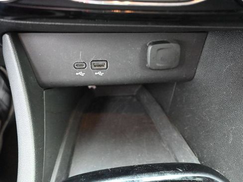Used 2025 Buick Encore GX Sport Touring FWD image 28