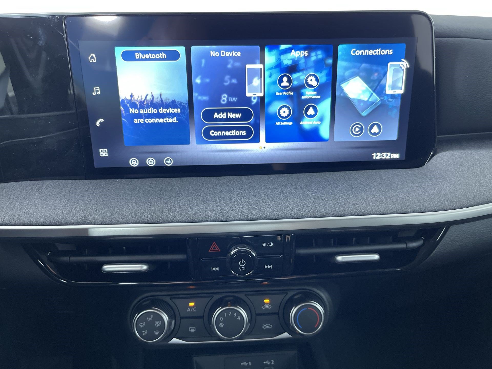 Certified 2026 Nissan Kicks S AWD/4WD image 17