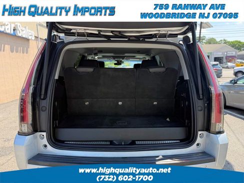 Used 2018 Cadillac Escalade Luxury AWD/4WD image 19