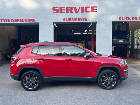 Used 2021 Jeep Compass Latitude image 1