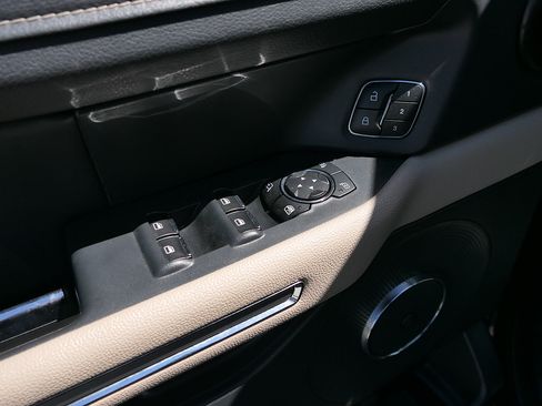 Used 2024 Ford Expedition Limited RWD image 14