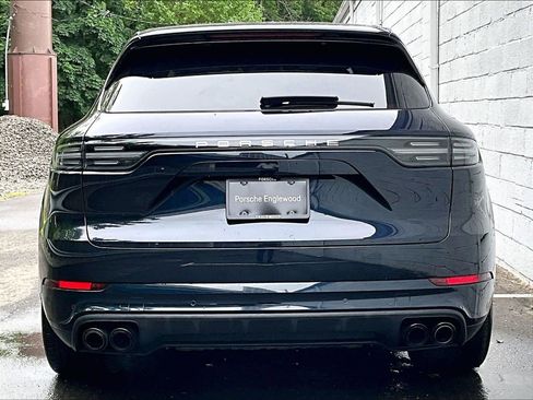 Certified 2023 Porsche Cayenne Turbo AWD/4WD image 9