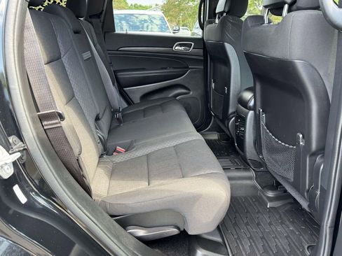 Used 2021 Jeep Grand Cherokee Laredo AWD/4WD image 14