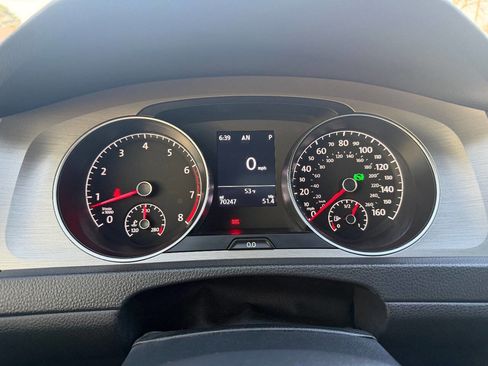 Used 2017 Volkswagen Golf SE image 13