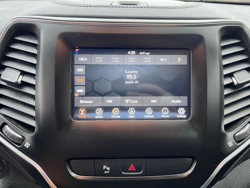 Used 2020 Jeep Cherokee Latitude Plus w/ Cold Weather Group AWD/4WD image 14