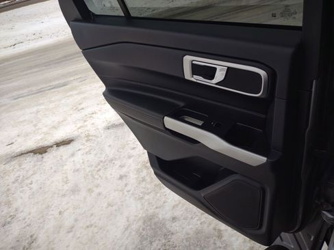 Used 2021 Ford Explorer XLT w/ Equipment Group 202A image 11