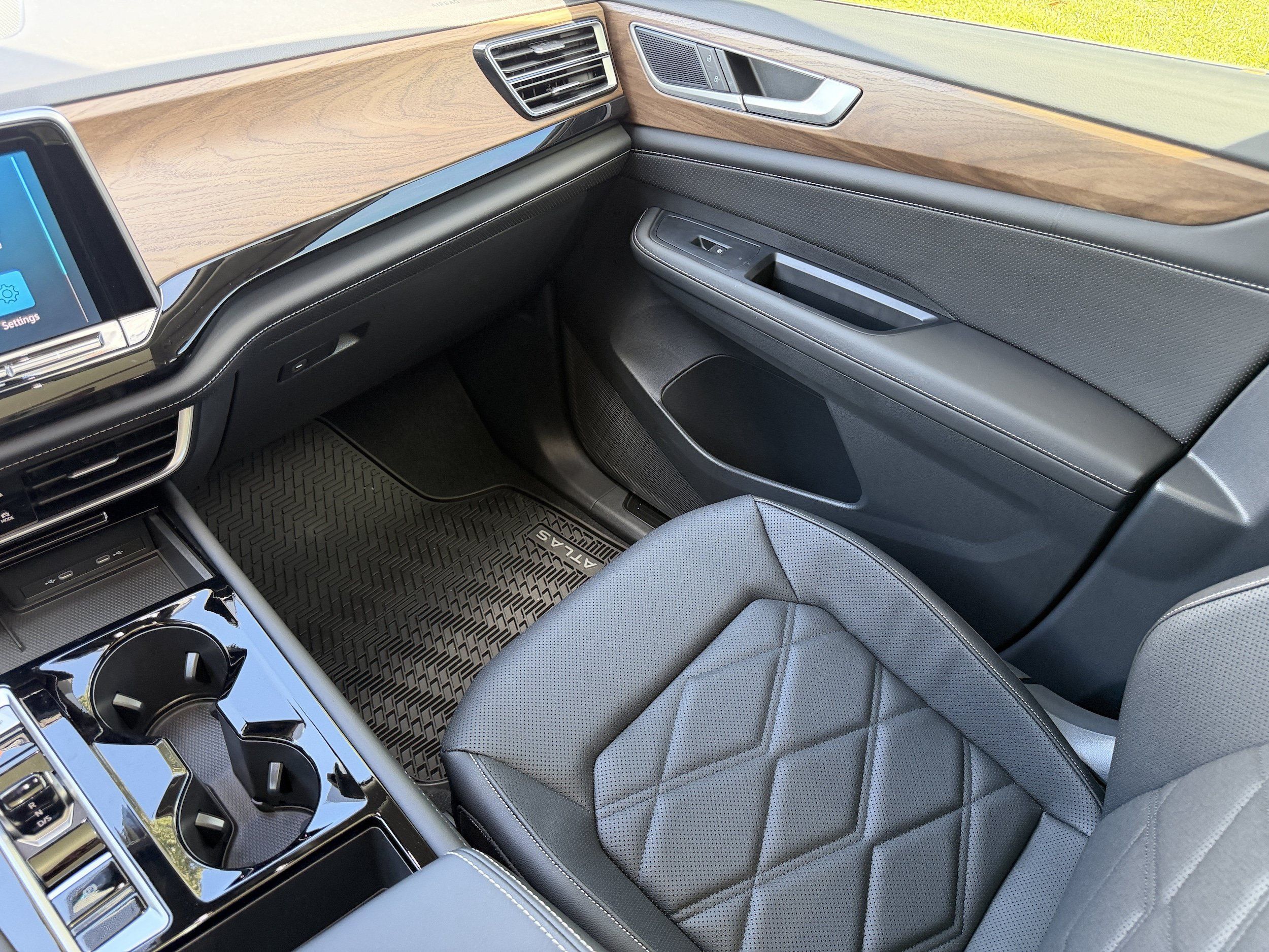 New 2026 Volkswagen Atlas SE FWD image 17