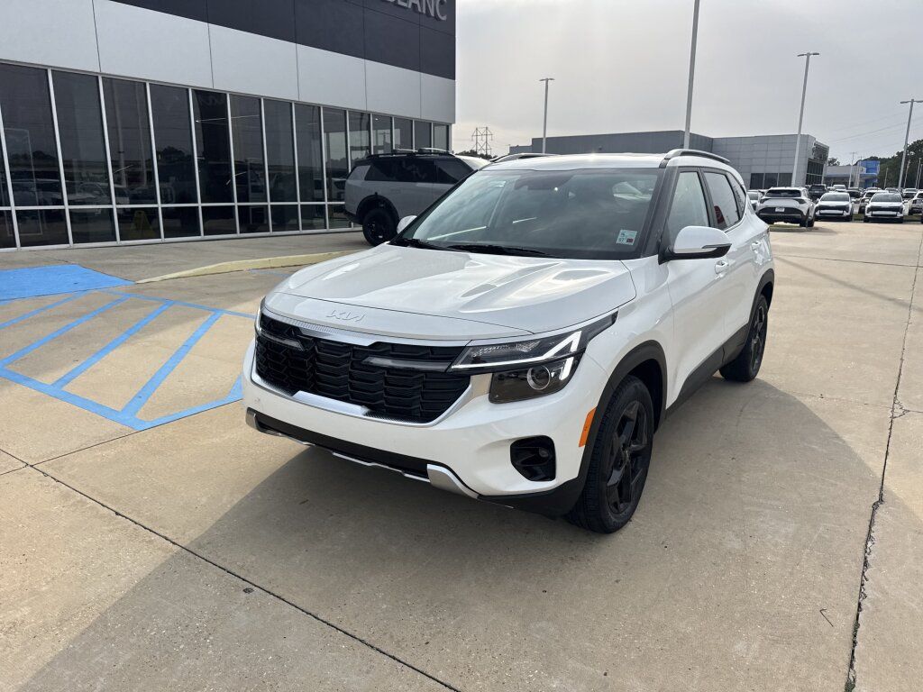 Certified 2026 Kia Seltos EX w/ EX Sunroof Package FWD image 3