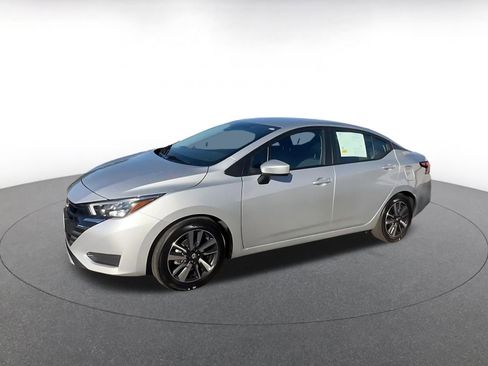 Used 2025 Nissan Versa SV image 8