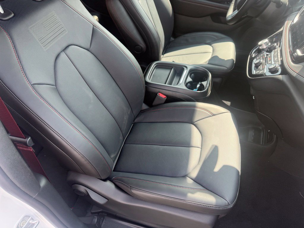 New 2027 Chrysler Pacifica Select FWD image 59
