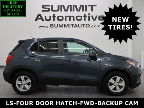 Used 2021 Chevrolet Trax LS w/ Tint and Cruise Package FWD image 1