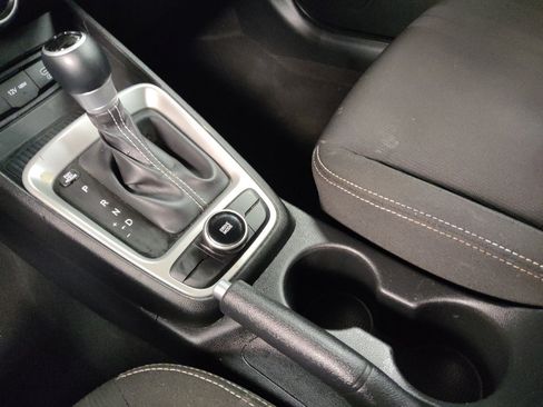 Used 2024 Hyundai Venue SEL FWD image 26