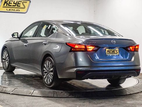 Used 2024 Nissan Altima 2.5 SV image 2