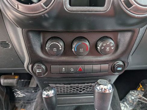 Used 2017 Jeep Wrangler Unlimited Sport w/ Connectivity Group AWD/4WD image 15