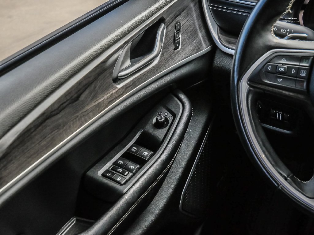 Used 2022 Jeep Grand Cherokee L Limited RWD image 33