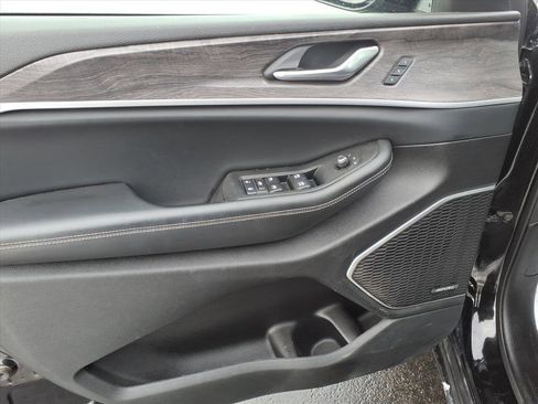 Used 2022 Jeep Grand Cherokee Limited image 13