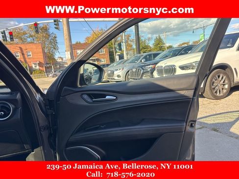 Used 2023 Alfa Romeo Stelvio Ti image 13