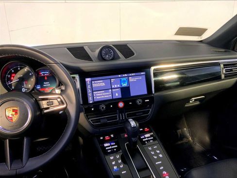 Certified 2026 Porsche Macan AWD/4WD image 16