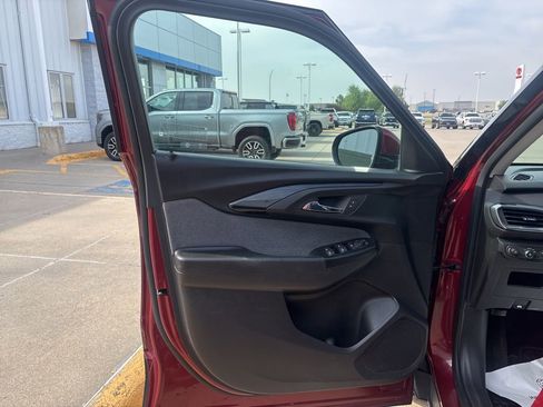 Used 2023 Chevrolet TrailBlazer LT w/ Convenience Package AWD/4WD image 12