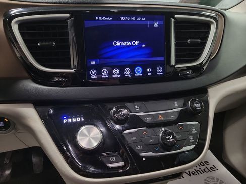 Used 2017 Chrysler Pacifica Touring Plus w/ Tire & Wheel Group image 15