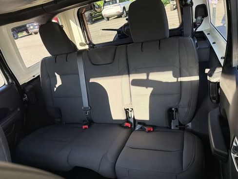 Used 2022 Jeep Wrangler Unlimited Sport AWD/4WD image 23