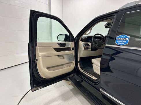 Used 2021 Lincoln Navigator L Reserve w/ Luxury Package image 22