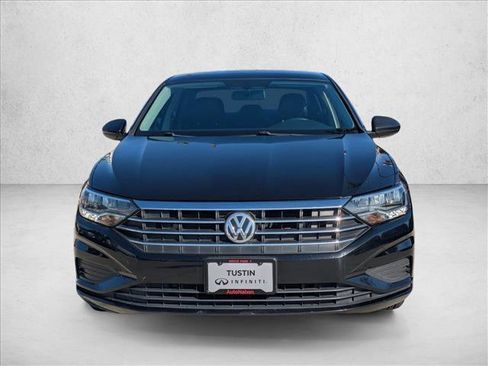 Used 2019 Volkswagen Jetta SE image 2