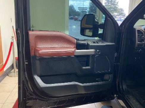 Used 2019 Ford F150 Platinum w/ Equipment Group 701A Luxury RWD image 8