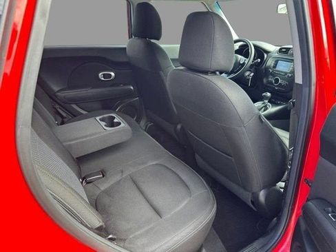 Used 2017 Kia Soul + FWD image 11