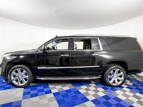 Used 2019 Cadillac Escalade ESV Luxury image 7