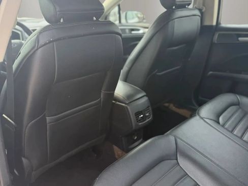 Used 2017 Ford Fusion SE w/ Fusion SE Technology Package FWD image 16