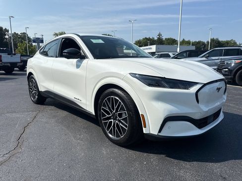 Used 2025 Ford Mustang Mach-E Premium AWD/4WD image 4