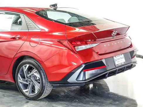 Used 2024 Hyundai Elantra Limited FWD image 10