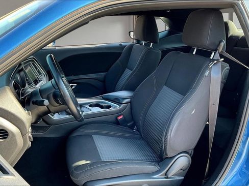 Used 2022 Dodge Challenger SXT w/ Driver Convenience Group image 20