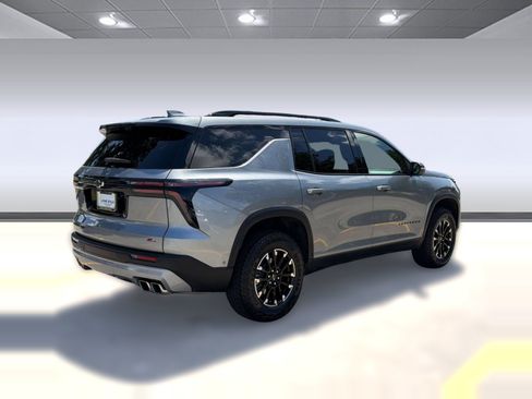 Used 2025 Chevrolet Traverse Z71 w/ Enhanced Driving Package AWD/4WD image 9