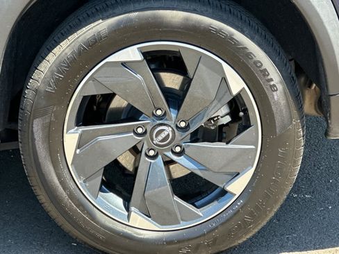 Used 2024 Nissan Rogue SV AWD/4WD image 26