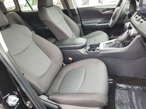 Used 2025 Toyota RAV4 XLE FWD image 31