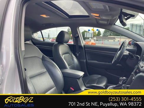 Used 2017 Hyundai Elantra Limited w/ Limited Tech Package 04 FWD image 23