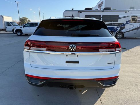 Used 2025 Volkswagen Atlas Cross Sport SE image 4