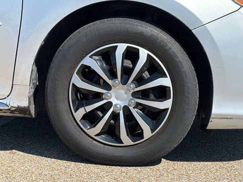 Used 2013 Toyota Camry LE image 6