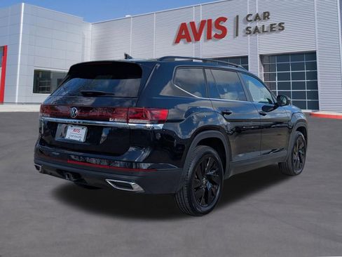 Used 2025 Volkswagen Atlas SE image 6