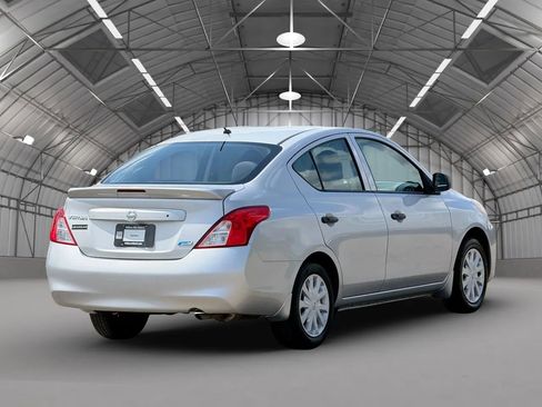 Used 2014 Nissan Versa S Plus FWD image 9