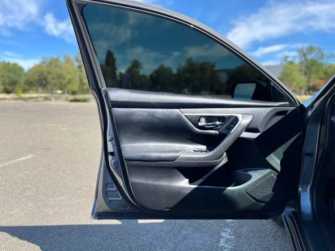 Used 2016 Nissan Altima 2.5 S w/ Power Driver Seat Package FWD image 9